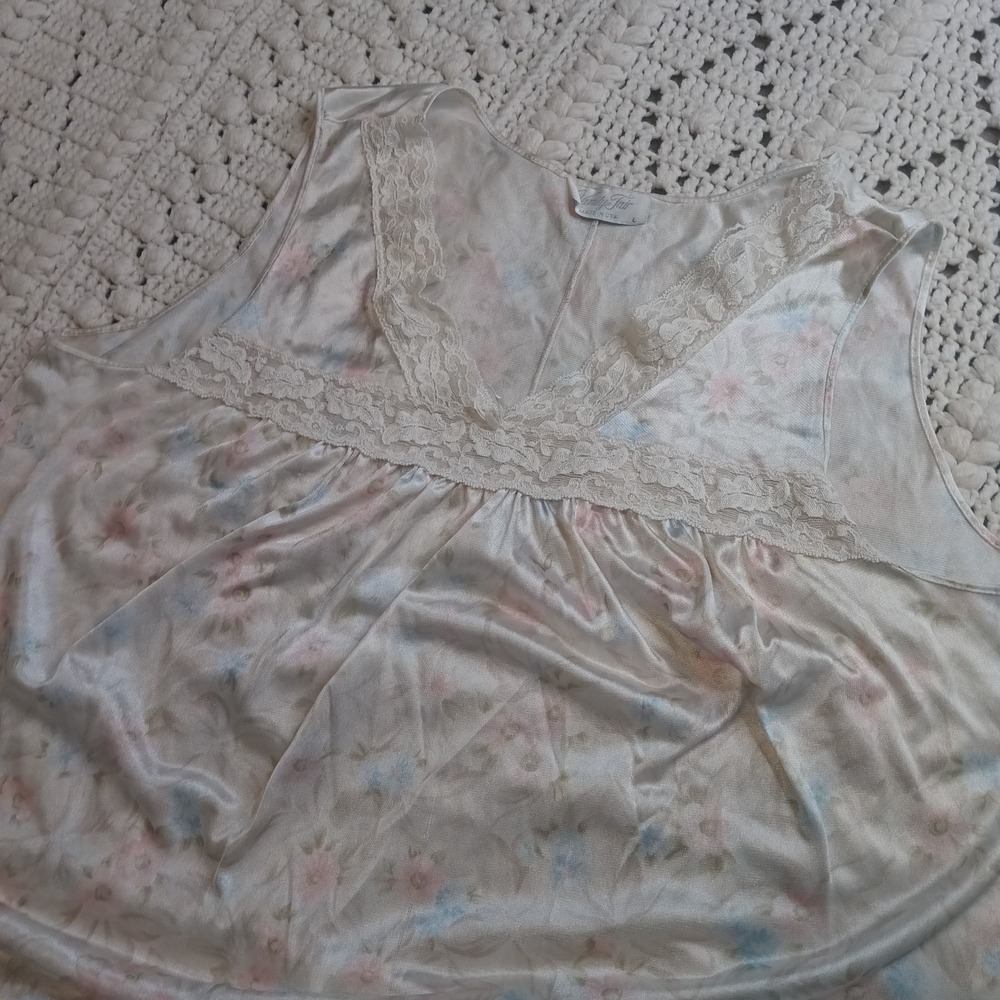 Vtg Vanity Fair Gown Midi SILKY Lace Womens L USA Made Floral Nighty Summer